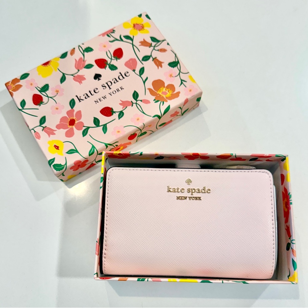 Kate Spade Pink Madison Medium Compact Bifold Wallet in Floral Strawberry Garden